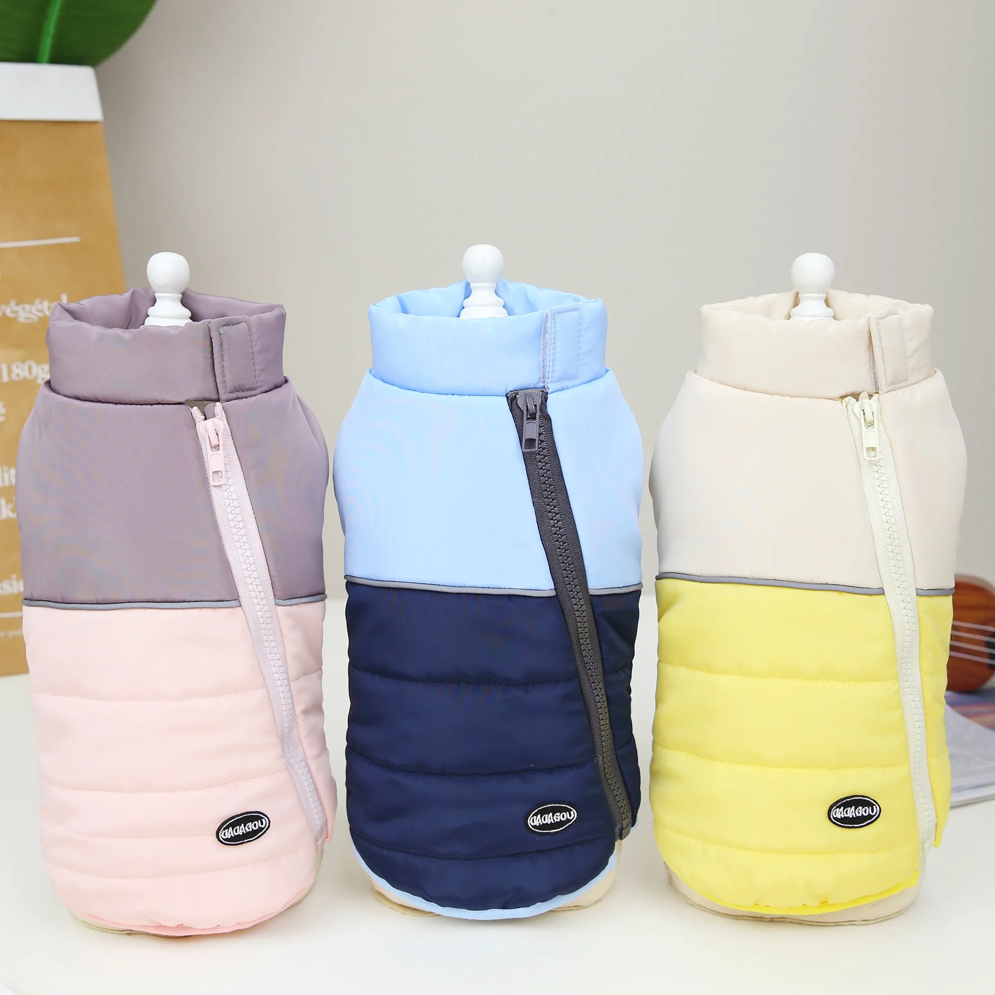 2022 designer puppy dog clothes luxury autumn and winter dog coat waterproof dog jacket for small animal
2022 designer puppy dog clothes luxury autumn and winter dog coat waterproof dog jacket for small animal