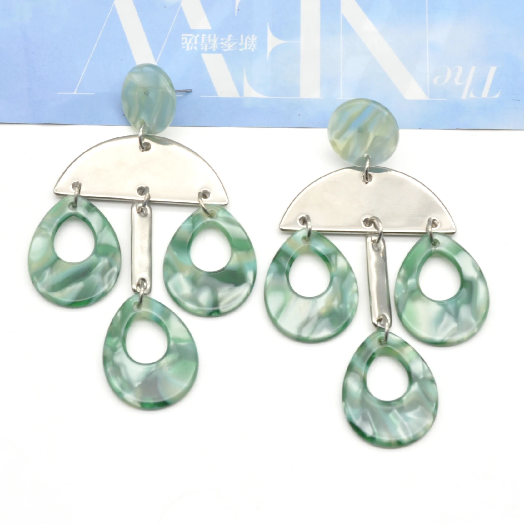2021 Wholesale green acetate and silver stainless steel dangling earing