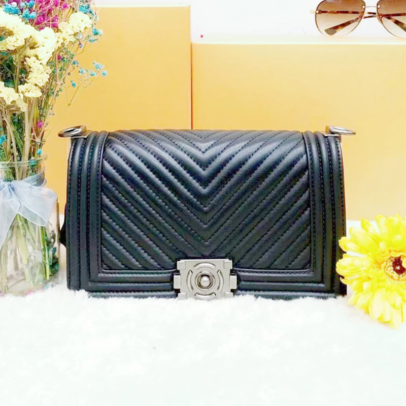 Amazon hotselling genuine leather top quality lady elegance chain small purses and handbags lady shoulder women crossbody bag
Amazon hotselling genuine leather top quality lady elegance chain small purses and handbags lady shoulder women crossbody bag