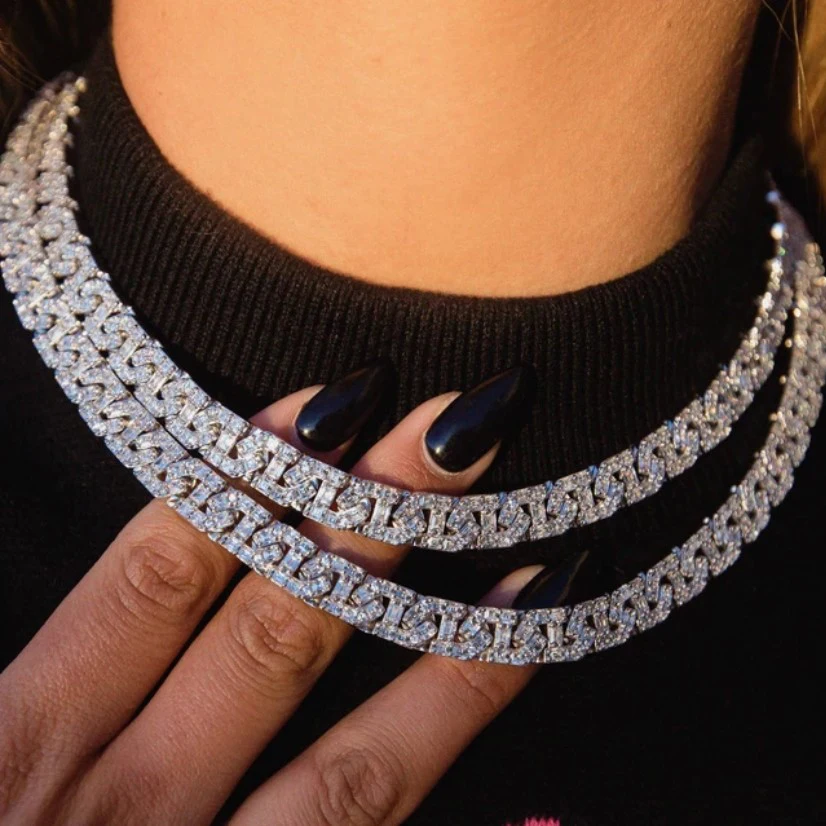 2021 new design iced out bling women jewelry silver plated diamond charm link chain women girl necklace
2021 new design iced out bling women jewelry silver plated diamond charm link chain women girl necklace
