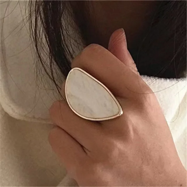 2021 New fashion Acrylic Ring Adjustable Resin Rings Geometric Oval Rings Jewelry European and American Street for Women, Show in the picture
2021 New fashion Acrylic Ring Adjustable Resin Rings Geometric Oval Rings Jewelry European and American Street for Women, Show in the picture
