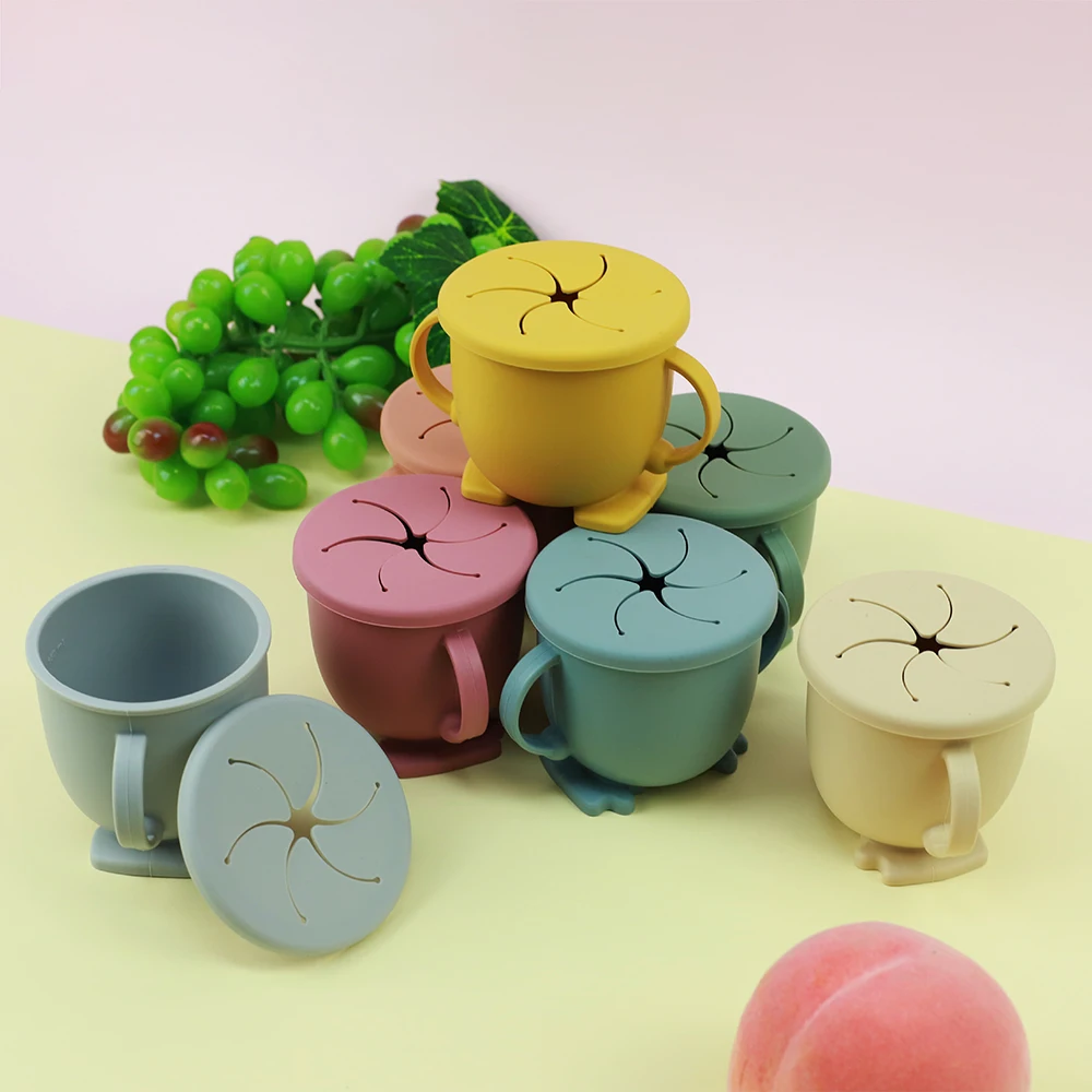 BPA Free Kids Soft Silicone Food Storage Box Solid Color Baby Cup Snack Holder Copa Children Snacks Container With Lid Snack Cup, As the picture
BPA Free Kids Soft Silicone Food Storage Box Solid Color Baby Cup Snack Holder Copa Children Snacks Container With Lid Snack Cup, As the picture