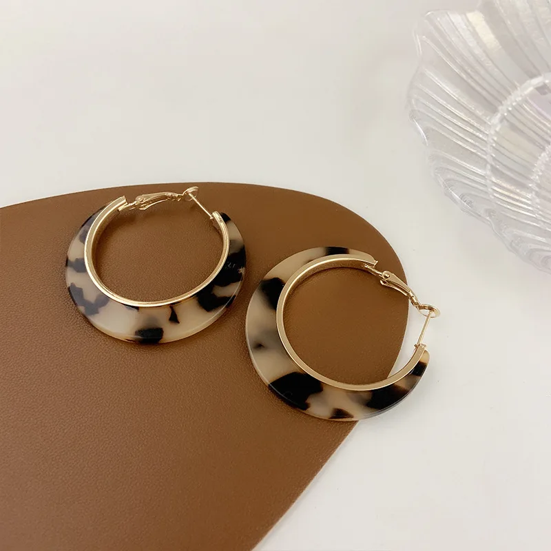 Fashion Leopard Print Acrylic Earrings Earrings Women's 925 Silver Needle European And American Temperament Simple Earrings
Fashion Leopard Print Acrylic Earrings Earrings Women's 925 Silver Needle European And American Temperament Simple Earrings