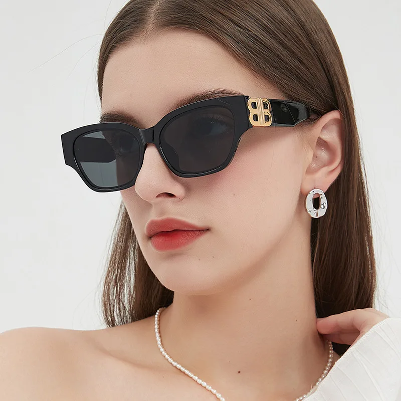 Vintage Oversized Cat Eye Sunglasses for Women Fashion Luxury Alloy Black Brown Sun Glasses Female Elegant Big Shades Men
Vintage Oversized Cat Eye Sunglasses for Women Fashion Luxury Alloy Black Brown Sun Glasses Female Elegant Big Shades Men