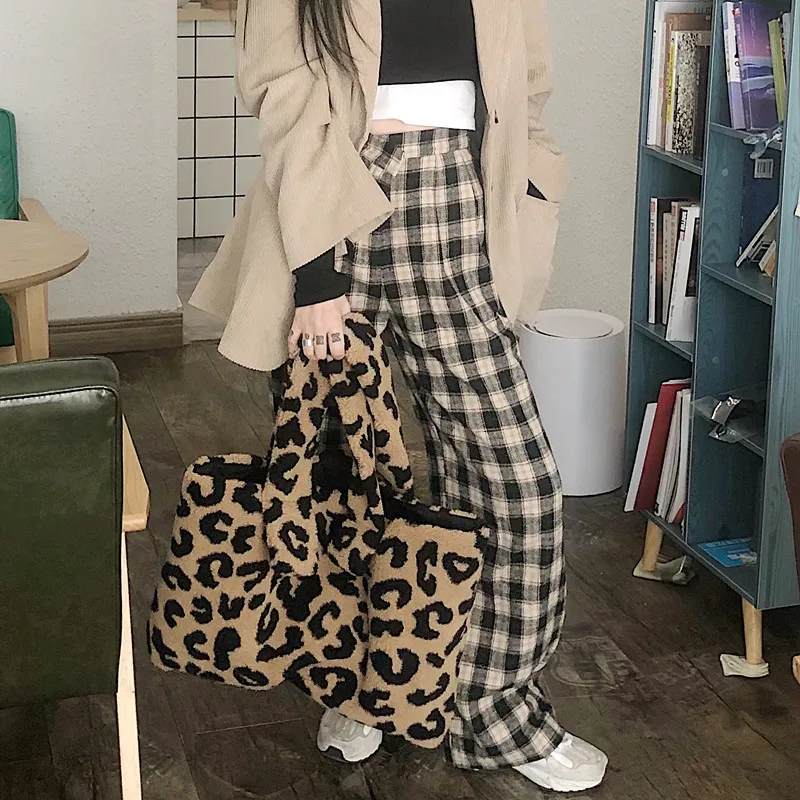2021 Winter Ladies Leopard Print Large Capacity Tote Bag Fashion Soft Plush Shoulder Bag Leopard Fur Handbags Ladies Purse, 3 colors as picture
2021 Winter Ladies Leopard Print Large Capacity Tote Bag Fashion Soft Plush Shoulder Bag Leopard Fur Handbags Ladies Purse, 3 colors as picture