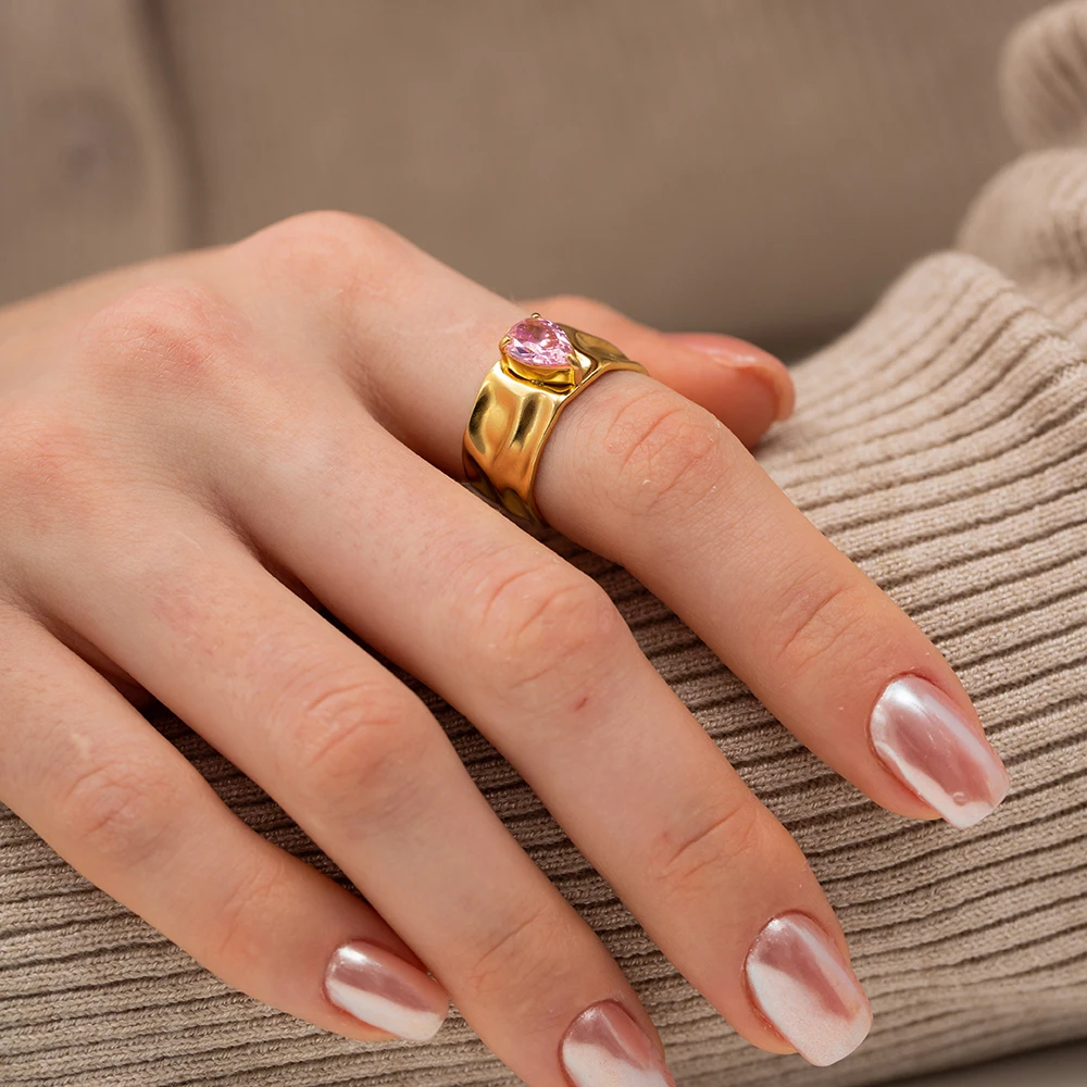 New Trend 18K Gold Plated Stainless Steel Wide Bump Surface Pink Waterdrop Cubic Zirconia Open Ring
New Trend 18K Gold Plated Stainless Steel Wide Bump Surface Pink Waterdrop Cubic Zirconia Open Ring