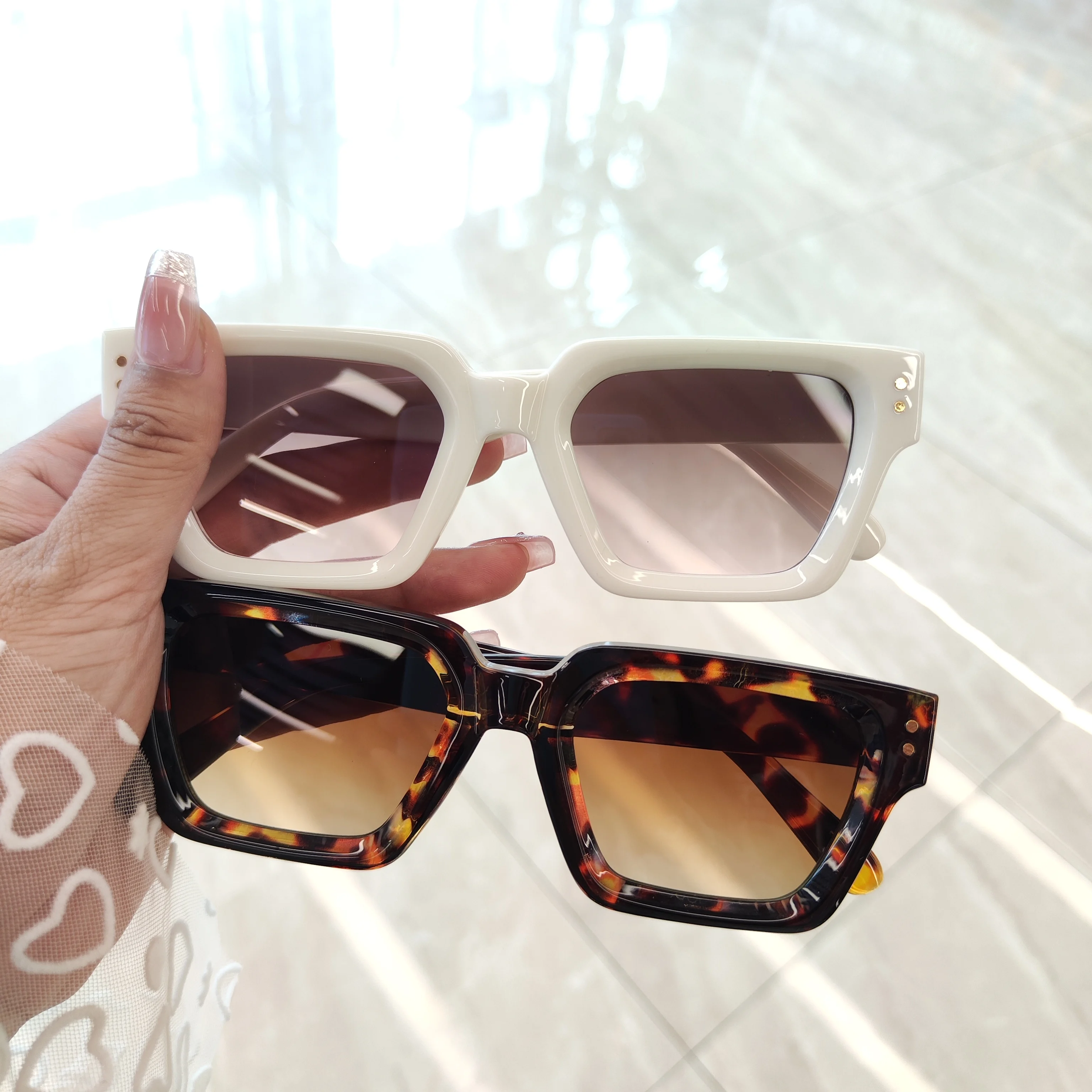 8263 Retro Square sunglasses New black high fashion UV protection sun glasses simple and versatile shades 2023
8263 Retro Square sunglasses New black high fashion UV protection sun glasses simple and versatile shades 2023