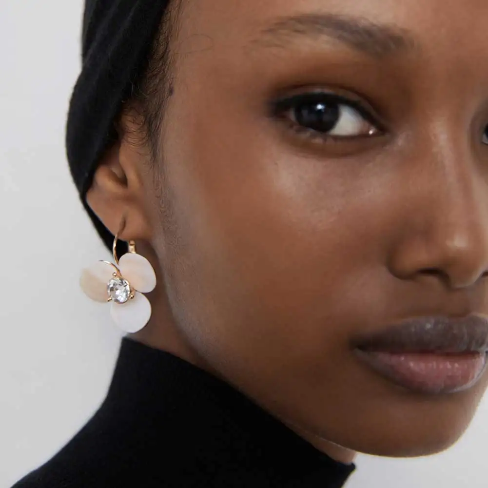 Charm Jewelry Unique Elegant Flower Shape Drop Hoop Earrings Women Girls, Black, white
Charm Jewelry Unique Elegant Flower Shape Drop Hoop Earrings Women Girls, Black, white