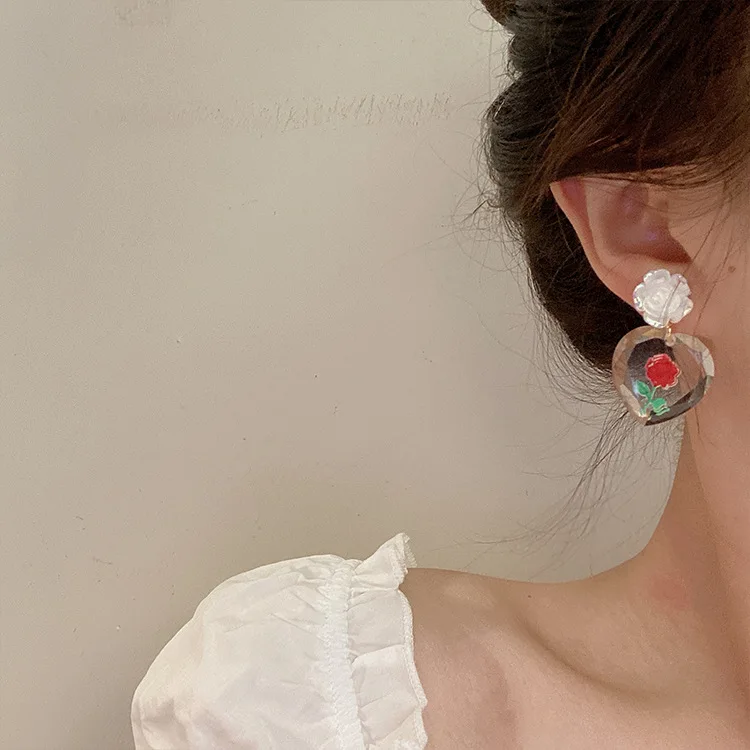 French retro acrylic love flower earrings female Korean simple personality wild temperament fashion earrings
French retro acrylic love flower earrings female Korean simple personality wild temperament fashion earrings