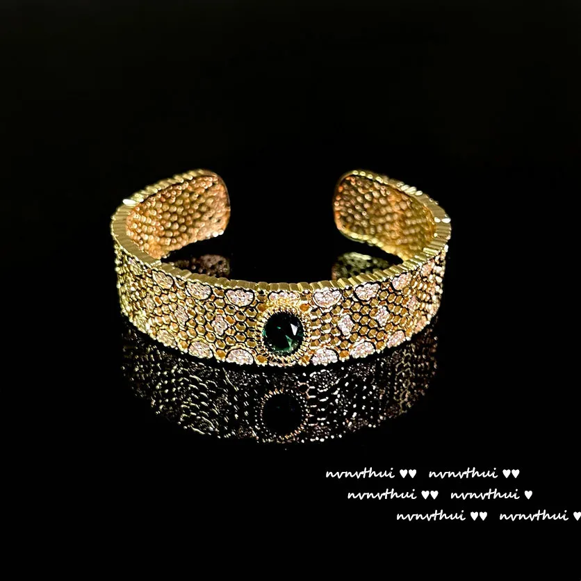Fashion Vintage Emeralds stone 18K Gold Plated diamond Elegant Adjustable Bracelet & Bangles Medieval Jewelry for girls women
Fashion Vintage Emeralds stone 18K Gold Plated diamond Elegant Adjustable Bracelet & Bangles Medieval Jewelry for girls women