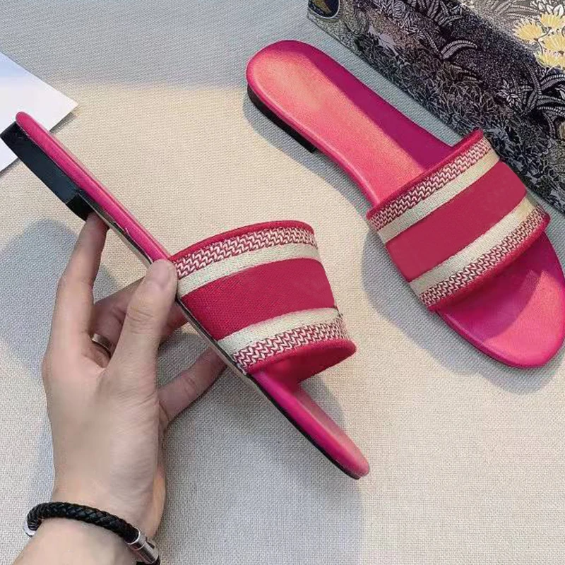 Outdoor One Thong Embroidered Logo Slipper Luxury Women Leather slide Shoes Name Brand Designer Ladies Shoes
Outdoor One Thong Embroidered Logo Slipper Luxury Women Leather slide Shoes Name Brand Designer Ladies Shoes