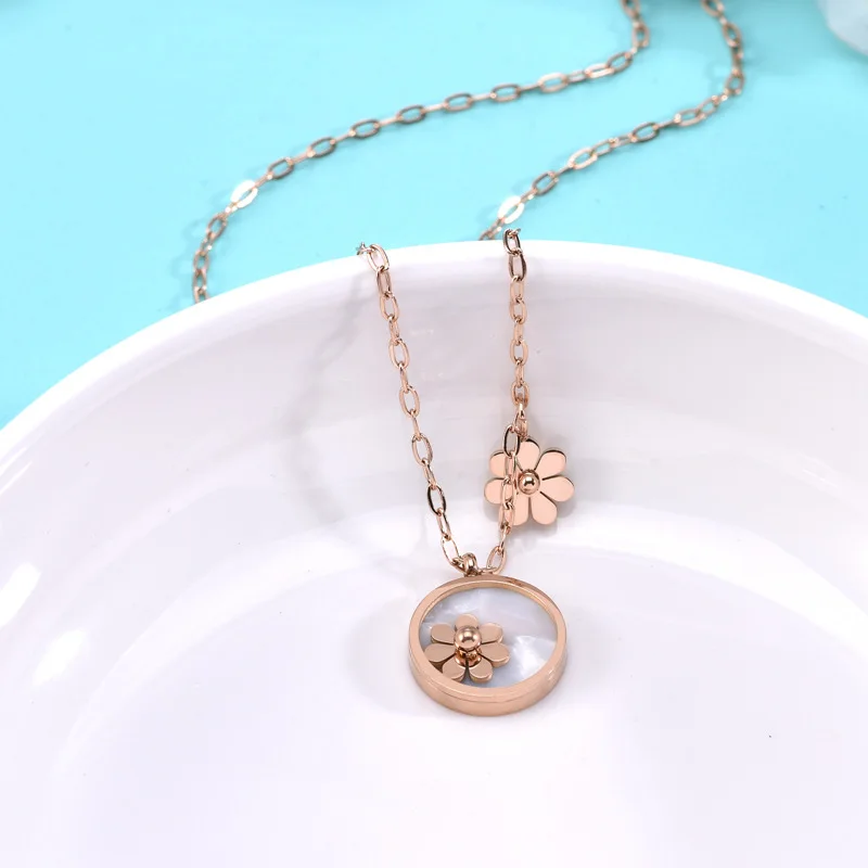 Elegant Temperament White Shell Small Chrysanthemum Disc Women's Necklace Titanium Steel Wholesale Non Fading Pendant Necklace, Rose gold
Elegant Temperament White Shell Small Chrysanthemum Disc Women's Necklace Titanium Steel Wholesale Non Fading Pendant Necklace, Rose gold