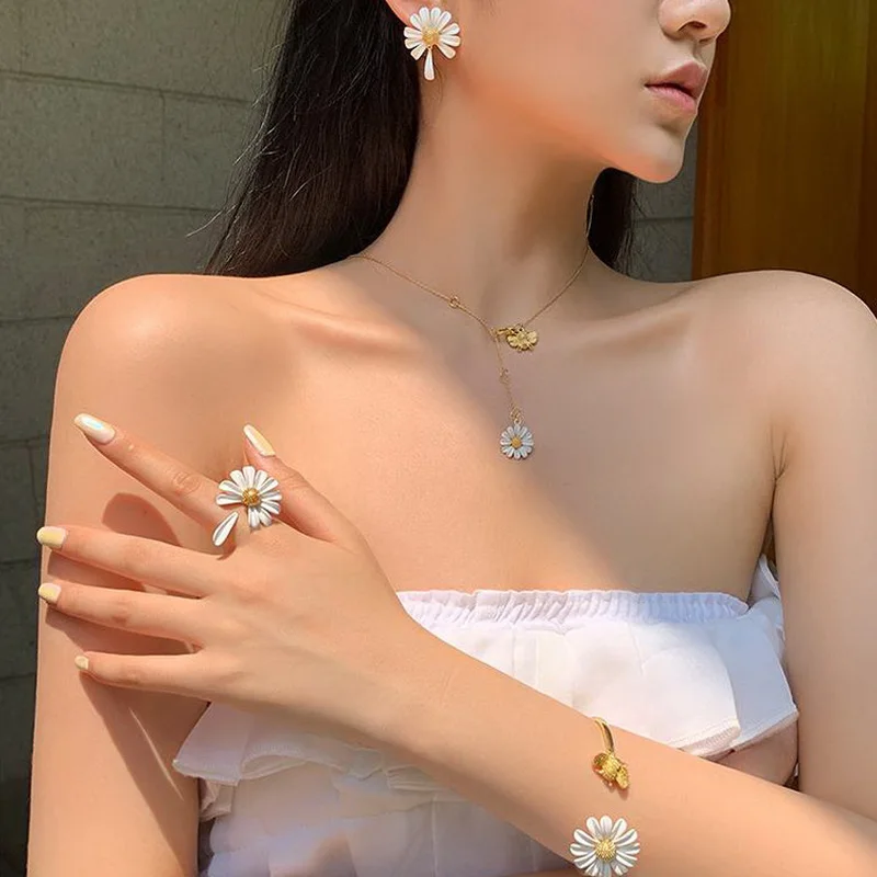 Trendy Plant Cute Small Daisy Flower Sweet Iregular necklace earrings Jewelry Accessories a Set For Women Summer Travel
Trendy Plant Cute Small Daisy Flower Sweet Iregular necklace earrings Jewelry Accessories a Set For Women Summer Travel