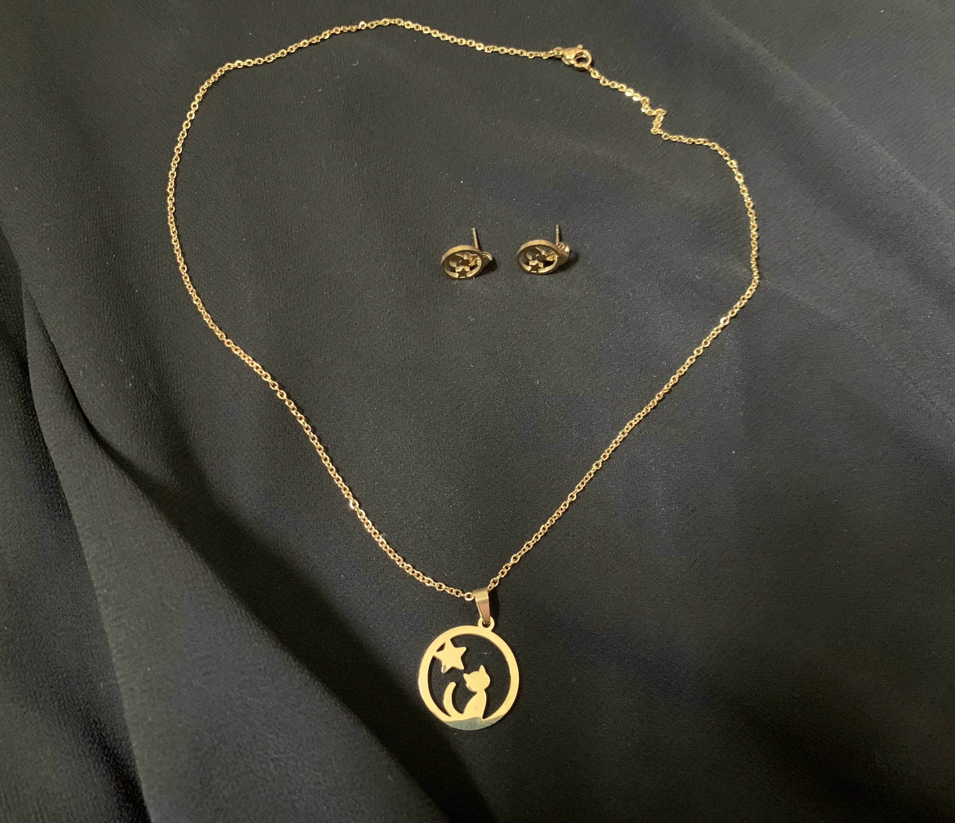 High Quality Dubai Gold Plated Stainless Steel Pendant Necklace Earrings Jewelry Set For Women
High Quality Dubai Gold Plated Stainless Steel Pendant Necklace Earrings Jewelry Set For Women