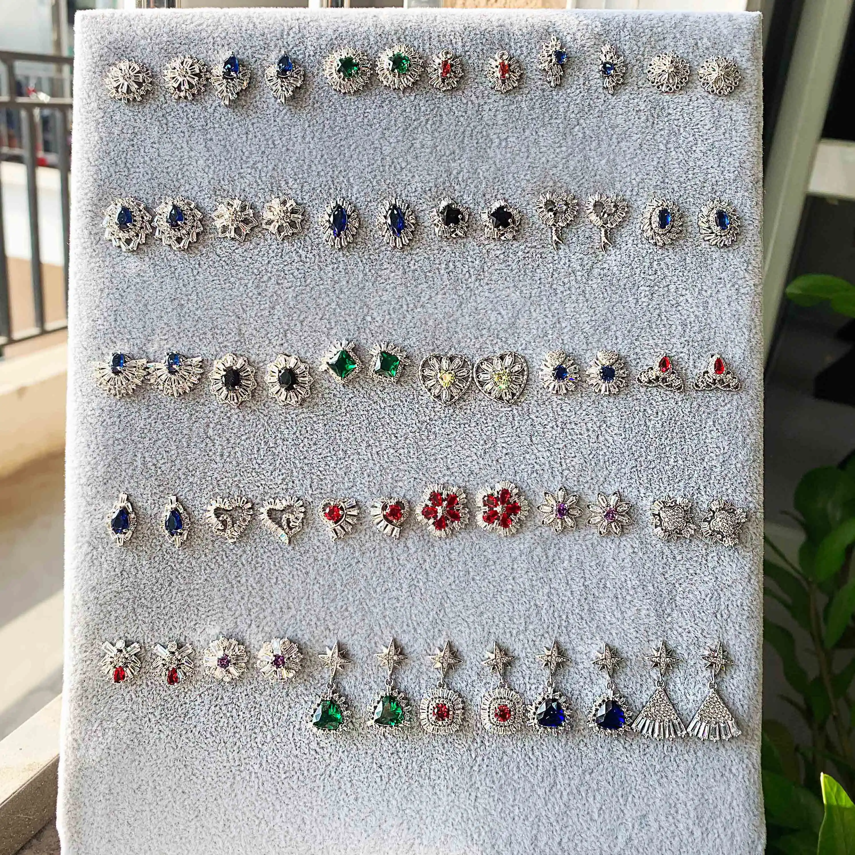 Various Styles Trendy Design Multi Colored Stones Gold Plated Cheap Small Rolled Gold Crystal Stud Earrings, Earrings Women
Various Styles Trendy Design Multi Colored Stones Gold Plated Cheap Small Rolled Gold Crystal Stud Earrings, Earrings Women