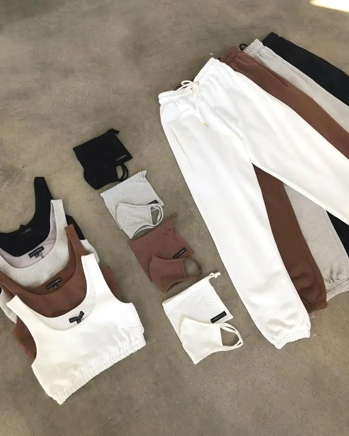 2023 custom logo joggers 2 piece set women outdoor crop top two piece pants set outfits women two pieces
2023 custom logo joggers 2 piece set women outdoor crop top two piece pants set outfits women two pieces