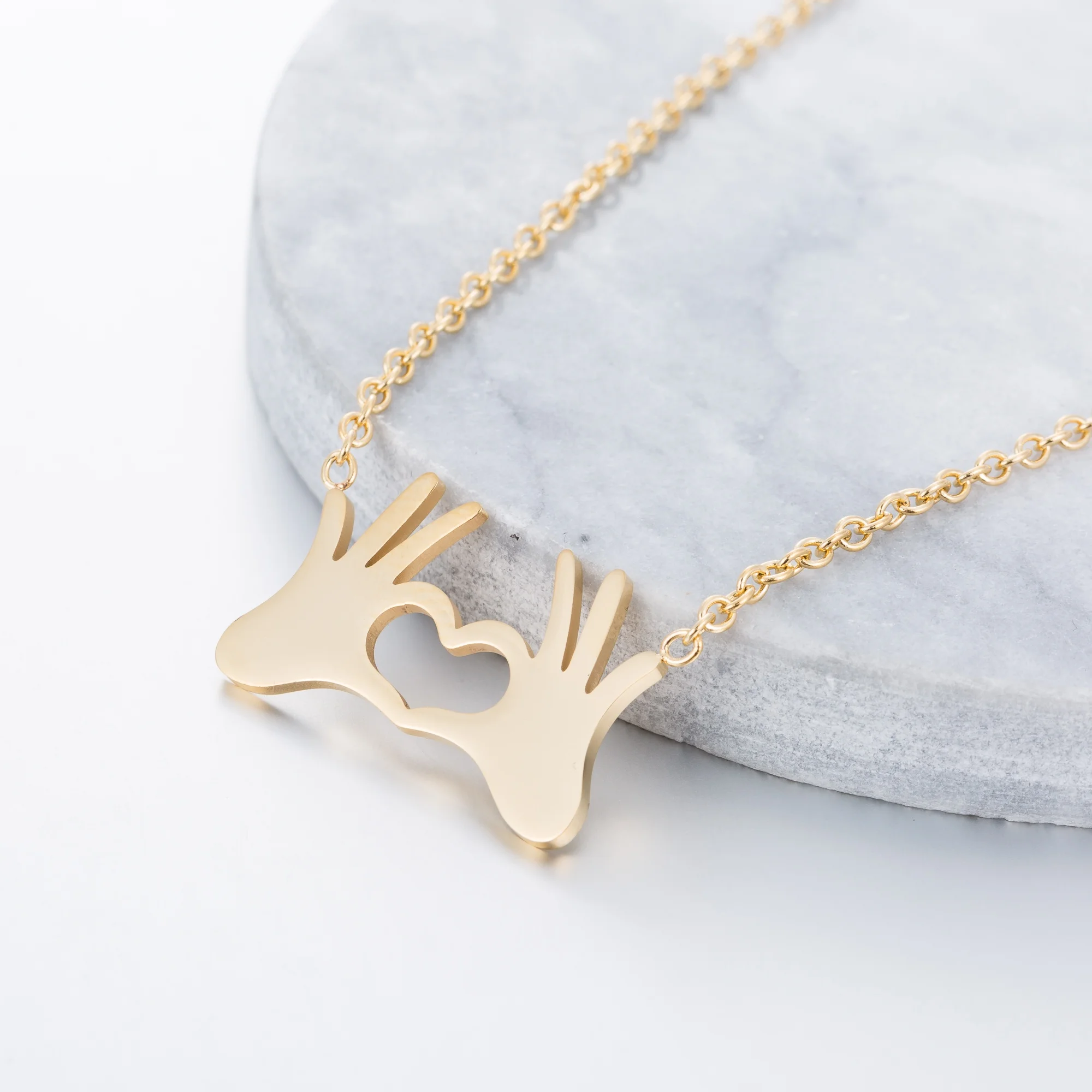 design stainless steel double hand heart gold plated necklace love heart pendant for women jewelry valentine's day gift
design stainless steel double hand heart gold plated necklace love heart pendant for women jewelry valentine's day gift