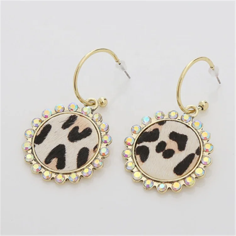 Fashion Round Leather Earrings Simple Leopard Print Single Side Earrings Personality Creative Women's Earrings, Picture 
Fashion Round Leather Earrings Simple Leopard Print Single Side Earrings Personality Creative Women's Earrings, Picture
