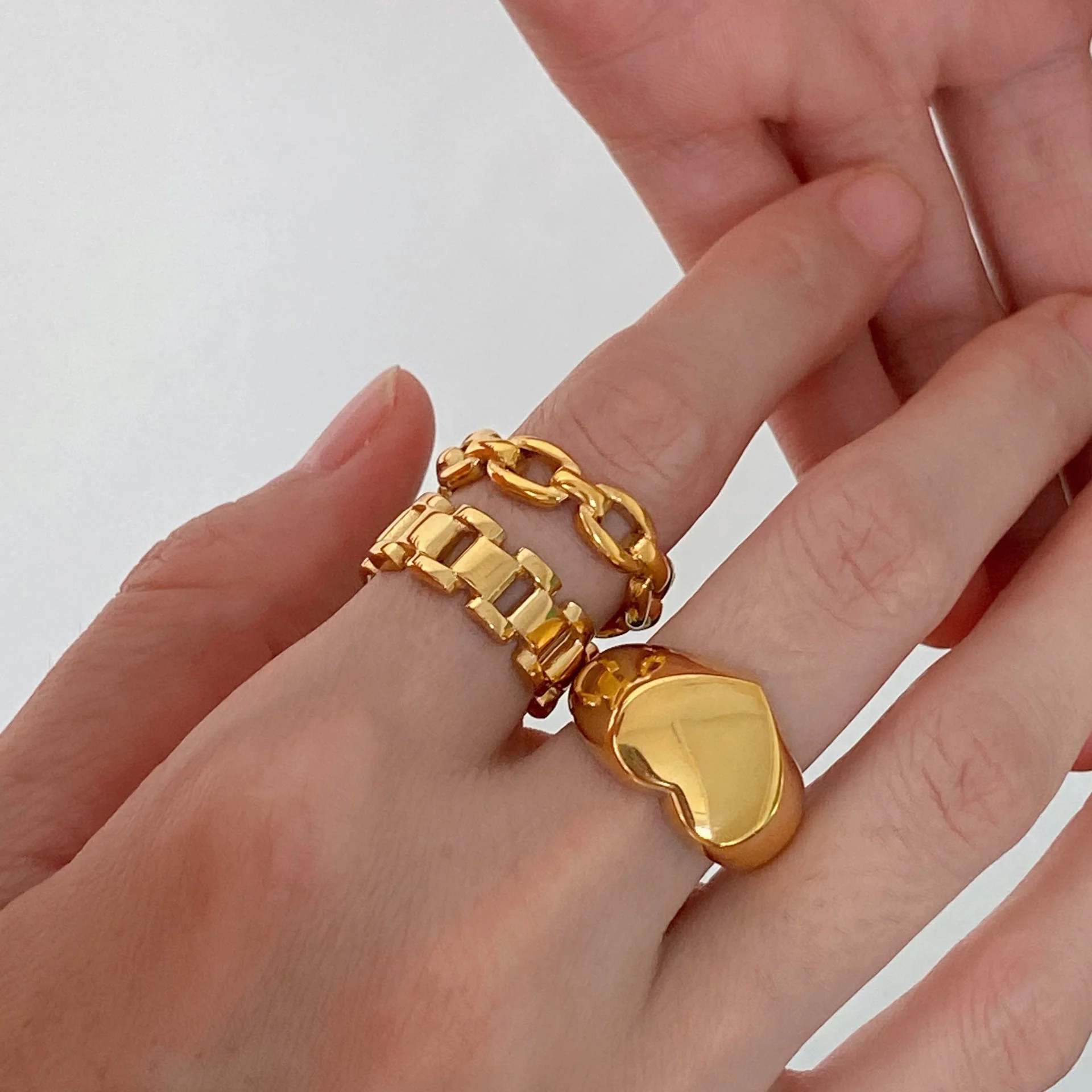 Stainless Steel Cuban Hollow Chain Heart Rings 18K Gold Titanium Steel Heart Belt Chain Rings
Stainless Steel Cuban Hollow Chain Heart Rings 18K Gold Titanium Steel Heart Belt Chain Rings