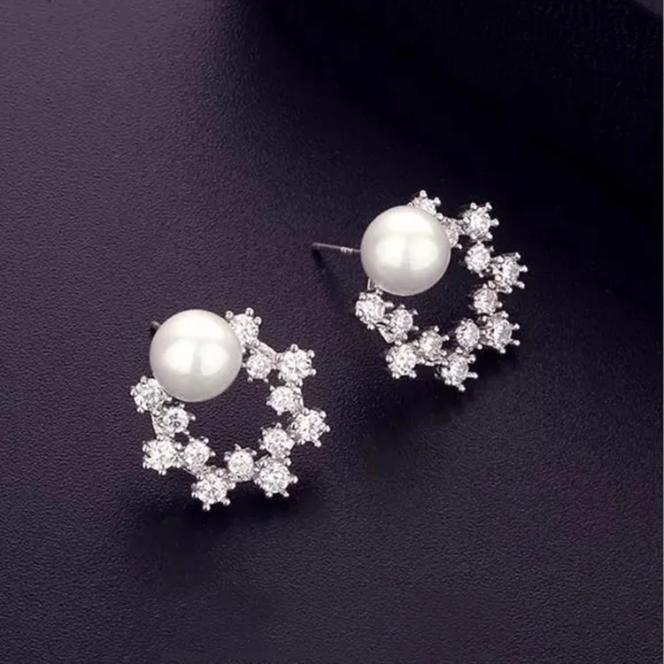 2021 new fashion wreath pearl earrings 925 silver needle earrings sweet earrings
2021 new fashion wreath pearl earrings 925 silver needle earrings sweet earrings