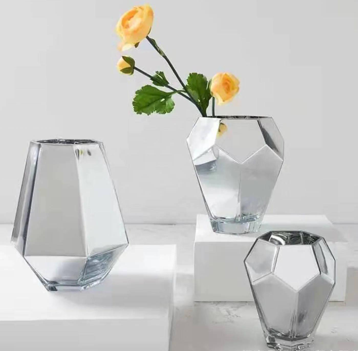 Wholesale New Arrival Home Silver Paint Luxury Glass Vase coloured glass vase for home decorations and Wedding Decoration, Transparen or coustimized
Wholesale New Arrival Home Silver Paint Luxury Glass Vase coloured glass vase for home decorations and Wedding Decoration, Transparen or coustimized