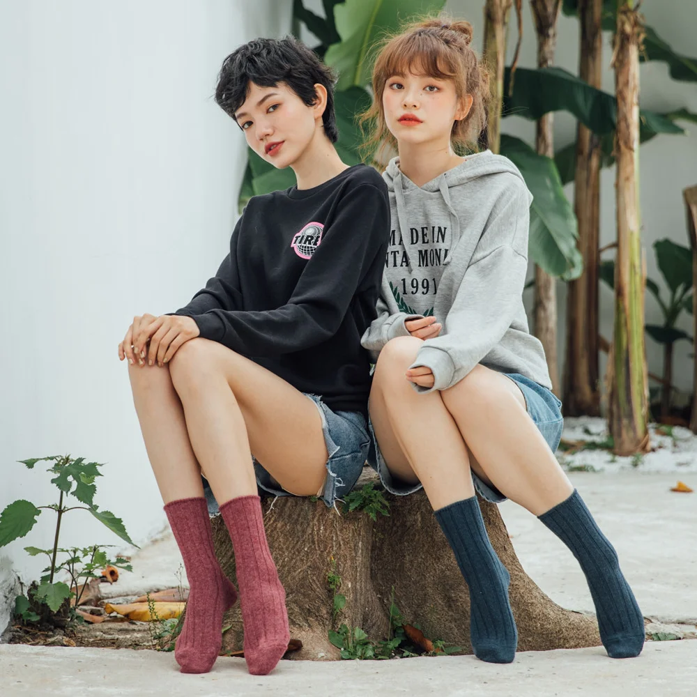 Wholesale Fashion High Quality Ladies Comfy Vertical Stripe Ribbed Wool Crew Socks 
Wholesale Fashion High Quality Ladies Comfy Vertical Stripe Ribbed Wool Crew Socks