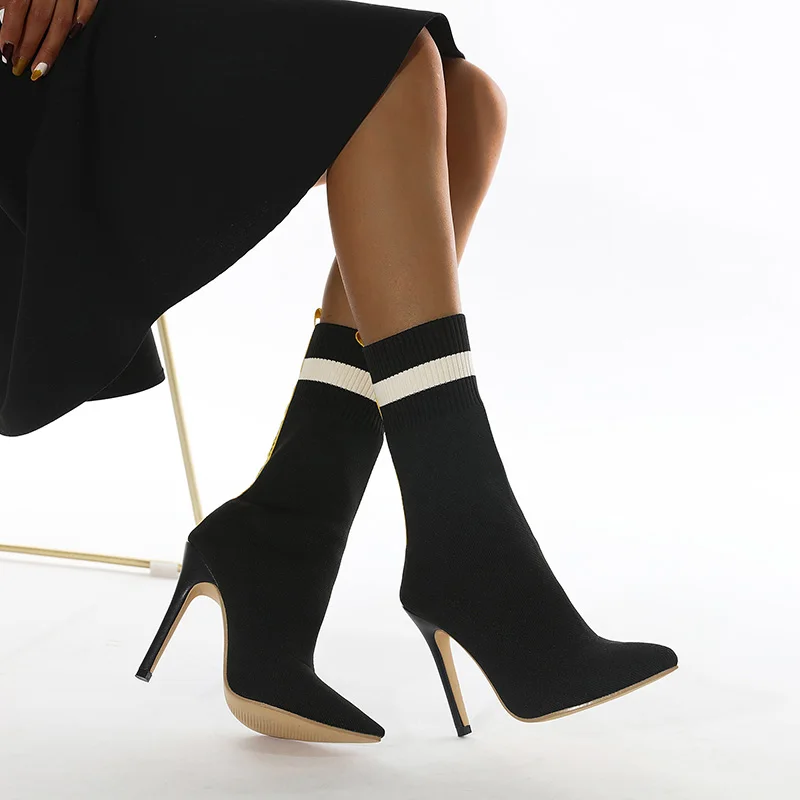 2021 winter European and American style new elastic versatile fashion boots, size 35-42
2021 winter European and American style new elastic versatile fashion boots, size 35-42