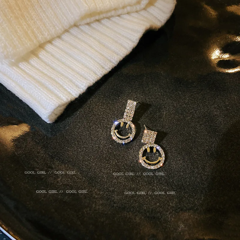 fashion trendy gold plated crystal smile earrings 
fashion trendy gold plated crystal smile earrings
