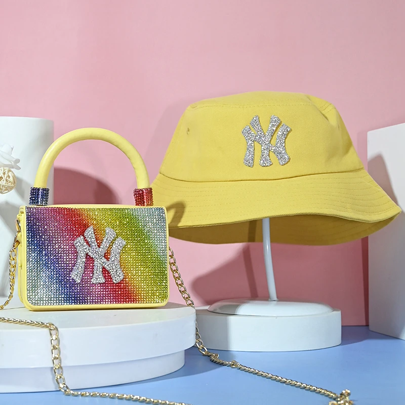 2021 Factory Wholesale tote bags for women luxury handbags purse and hat set, 100 colors
2021 Factory Wholesale tote bags for women luxury handbags purse and hat set, 100 colors