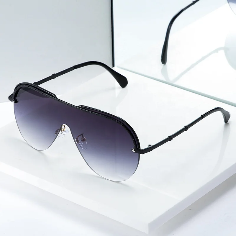 Mocoo(china) Large frame sunglasses female 2020 new fashion conjoined lens metal sunglasses
Mocoo(china) Large frame sunglasses female 2020 new fashion conjoined lens metal sunglasses