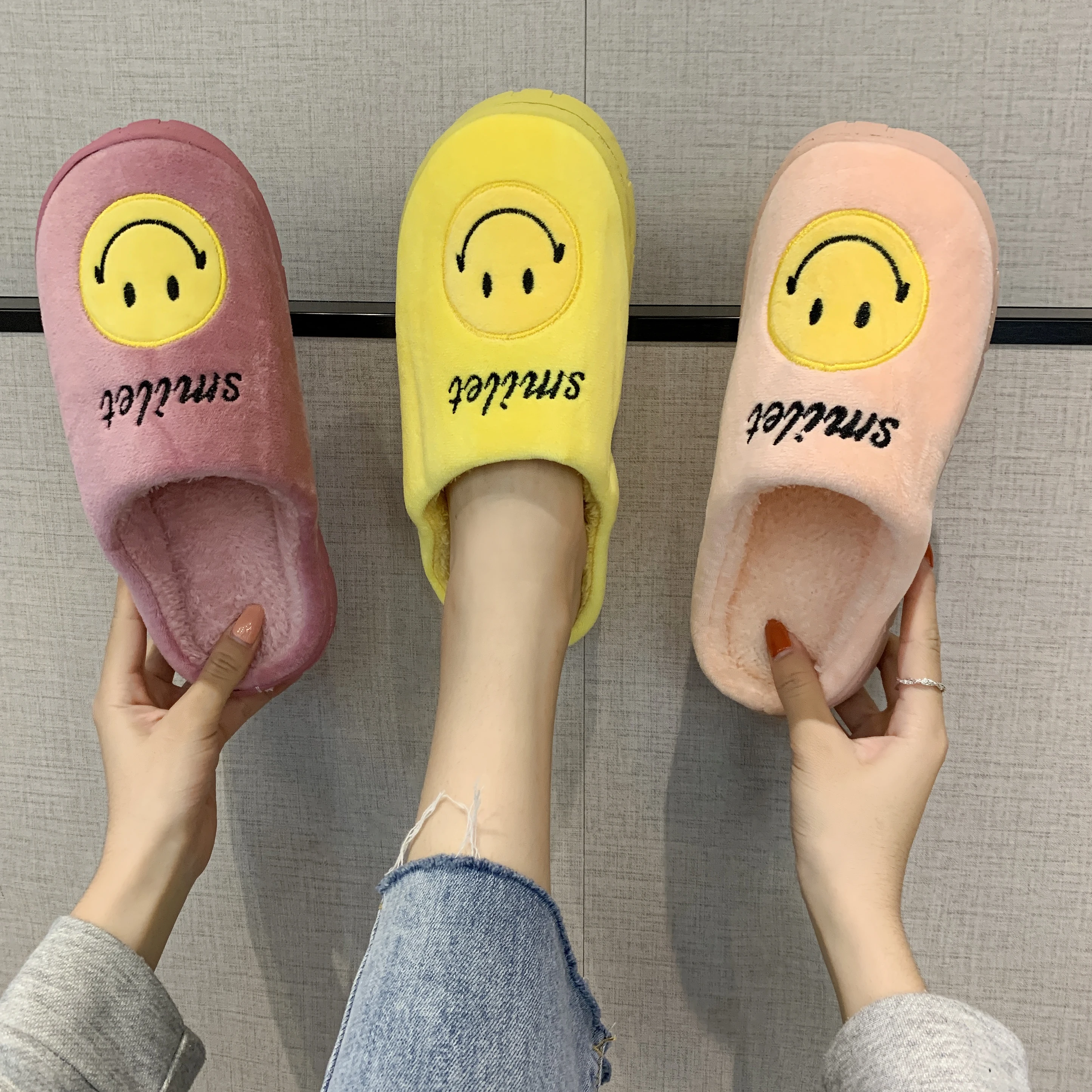 Wholesale fashion home indoor winter faux fur slippers for women faux fur slide sandal ladies slippers
Wholesale fashion home indoor winter faux fur slippers for women faux fur slide sandal ladies slippers