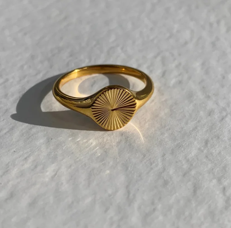 Wholesale Custom Round Ring Designs 18K Gold Plated Stainless Steel Women's Sunflower Texture Rings, Gold color
Wholesale Custom Round Ring Designs 18K Gold Plated Stainless Steel Women's Sunflower Texture Rings, Gold color