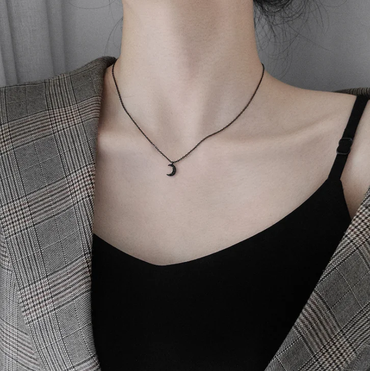 925 silver Korean sweet and temperament black rhinestone moon pendant necklace women, 1 color
925 silver Korean sweet and temperament black rhinestone moon pendant necklace women, 1 color
