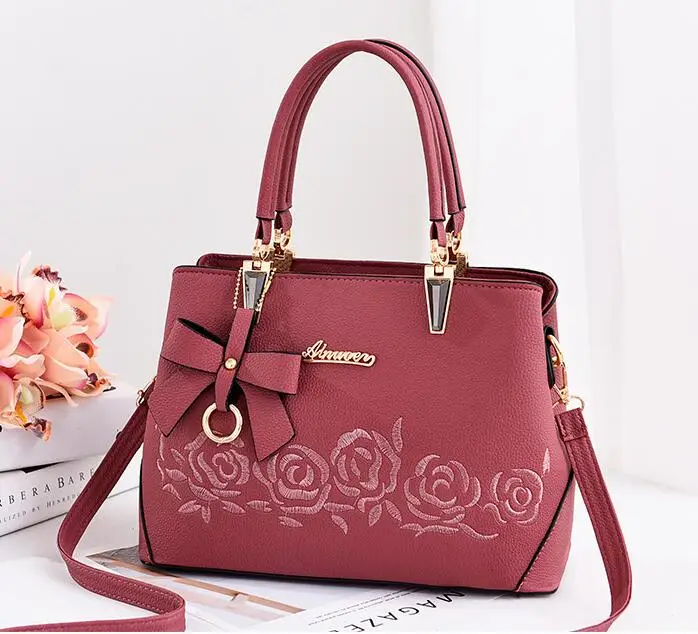 Spring Summer Vegan leather Material Bucket Shape Open Closure Weaved Tote Bag For Girls Women
Spring Summer Vegan leather Material Bucket Shape Open Closure Weaved Tote Bag For Girls Women