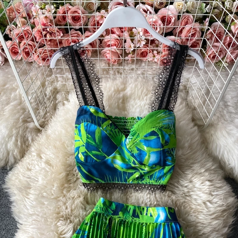 Bohemian Vacation Beach 2 pcs Set Women Floral Printed Short Strapless Tops And High Waist Pleated Long Skirt Suit
Bohemian Vacation Beach 2 pcs Set Women Floral Printed Short Strapless Tops And High Waist Pleated Long Skirt Suit