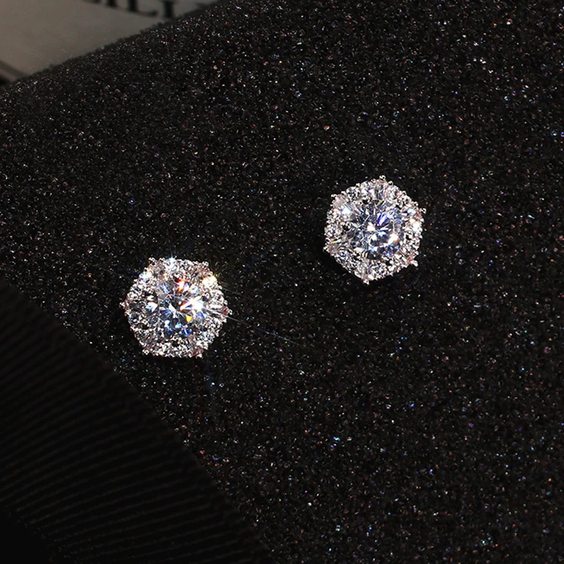 Luxury Female Crystal White CZ Zircon Stud Earrings Simple 925 Sterling Silver Needle Hexagon Earrings For Women
Luxury Female Crystal White CZ Zircon Stud Earrings Simple 925 Sterling Silver Needle Hexagon Earrings For Women