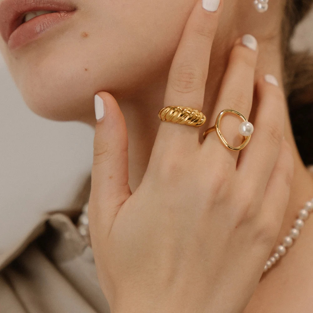 VeFruit 2021 new 18K gold plated Vintage Ring chunky gold rings jewelry women accessories twist rope croissant ring
VeFruit 2021 new 18K gold plated Vintage Ring chunky gold rings jewelry women accessories twist rope croissant ring