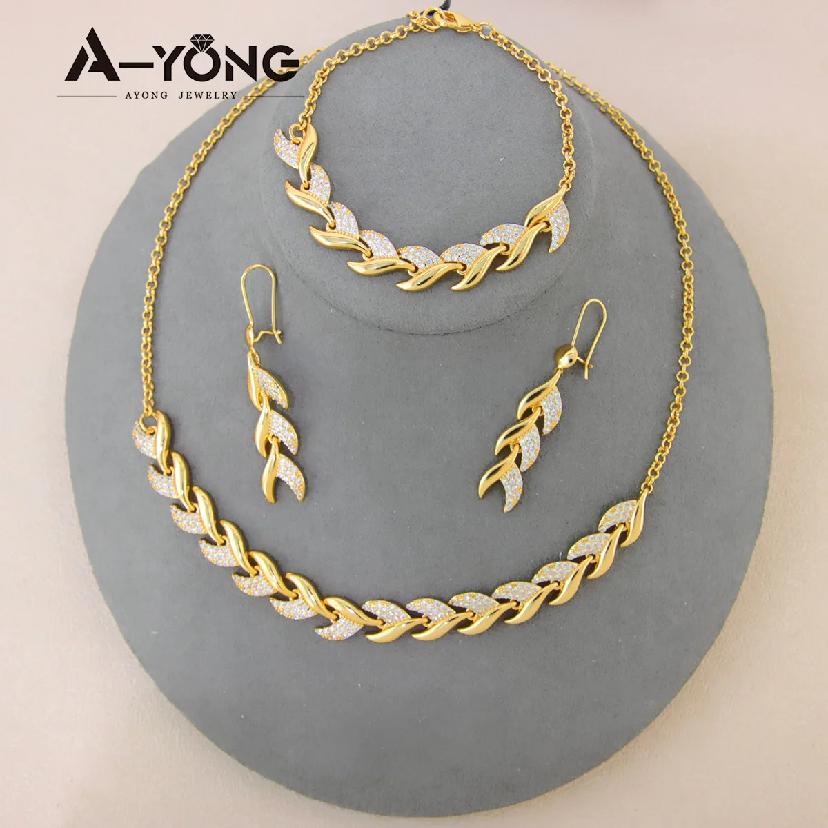 Trending Products 2023 New Arrivals Fashion Jewelry Necklaces 24k Gold Luxury Fashioncrystal Jewelry Set For Women
Trending Products 2023 New Arrivals Fashion Jewelry Necklaces 24k Gold Luxury Fashioncrystal Jewelry Set For Women