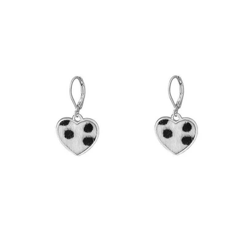 Temperament Autumn Winter Earrings Retro Fashion Jewelry 2021 Korean Fashion Spotted Love Heart-shaped Plush Cow Earrings, Gold, silver
Temperament Autumn Winter Earrings Retro Fashion Jewelry 2021 Korean Fashion Spotted Love Heart-shaped Plush Cow Earrings, Gold, silver
