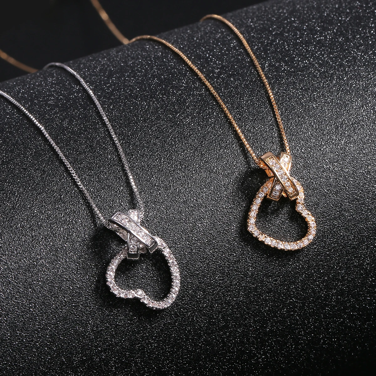 Wholesale Quality Shiny AAA Zircon Necklace Trendy Women Jewelry Hollow Out Love Heart Pendant Necklace, Gold sliver
Wholesale Quality Shiny AAA Zircon Necklace Trendy Women Jewelry Hollow Out Love Heart Pendant Necklace, Gold sliver