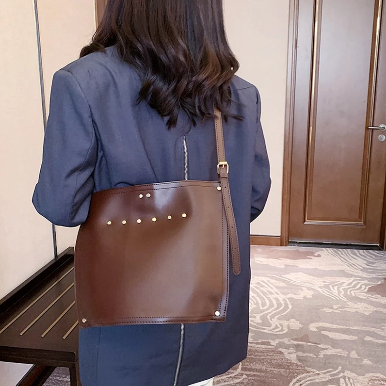 XP1433 Large capacity fashion big bag new retro custombucket bags women handbags shoulder
XP1433 Large capacity fashion big bag new retro custombucket bags women handbags shoulder