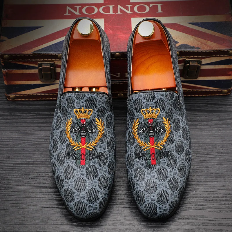 2021 Latest Best Quality Handmade Black Embroidery Velvet Breathable Suede Loafers Men Shoes Men's Business Shoes, Blue, silver, beige
2021 Latest Best Quality Handmade Black Embroidery Velvet Breathable Suede Loafers Men Shoes Men's Business Shoes, Blue, silver, beige