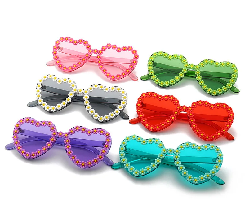 Women Holiday Beach Daisy Sun Glasses Fashion Baroque Birthday Rose Flower Sunglasses Classic Flower Heart Shape Sunglasses
Women Holiday Beach Daisy Sun Glasses Fashion Baroque Birthday Rose Flower Sunglasses Classic Flower Heart Shape Sunglasses