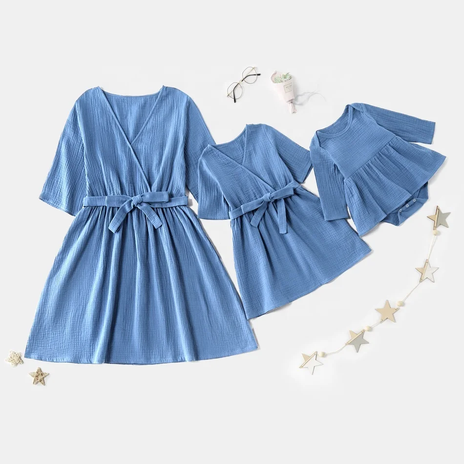 latest mommy and me Blue dress baby romper+ mommy fashion long dress mommy and me family matching clothes
latest mommy and me Blue dress baby romper+ mommy fashion long dress mommy and me family matching clothes