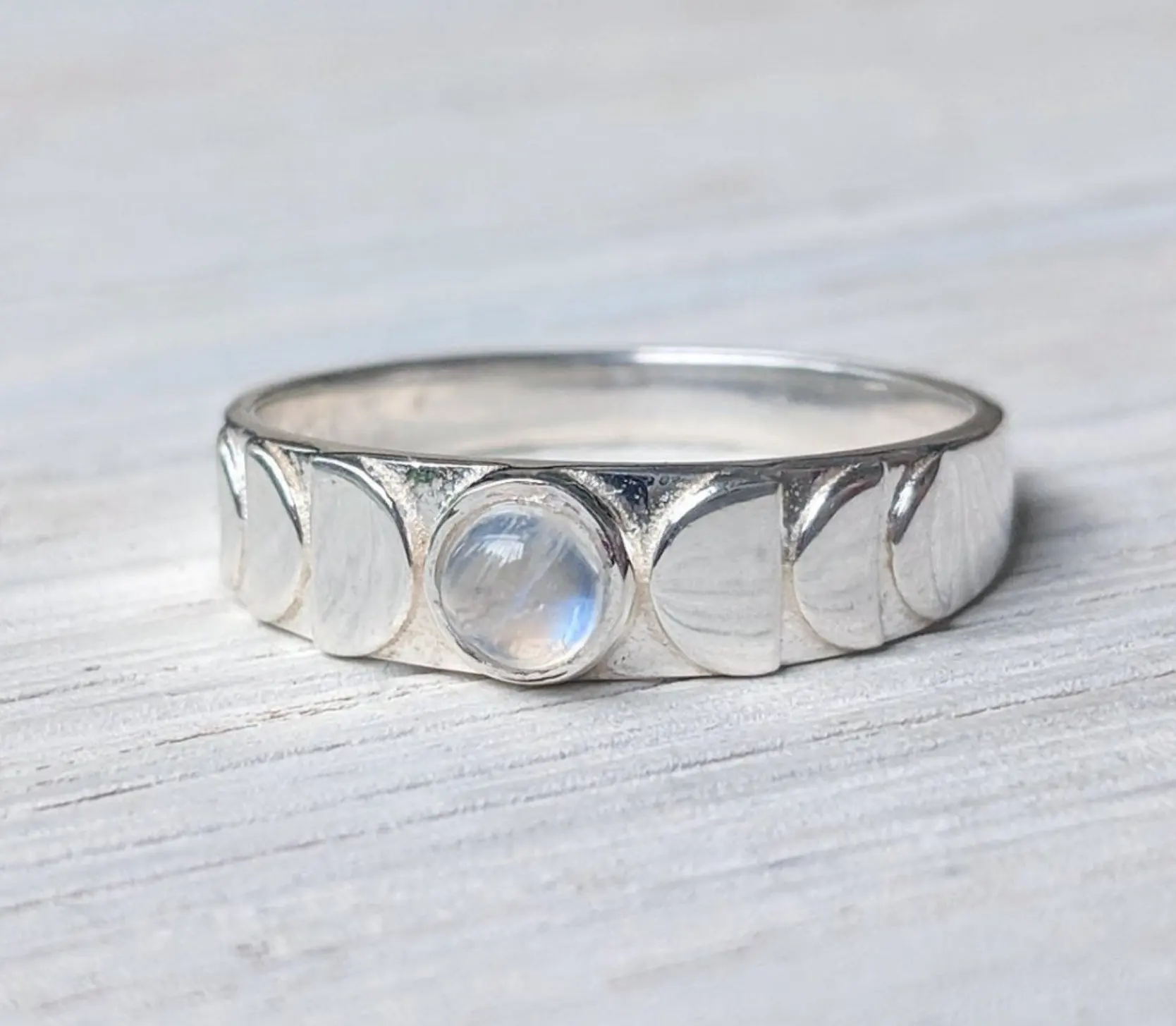 2020 factory Wholesale Elegant Vintage Fashion Total lunar eclipse Zircon Silver ring for women
2020 factory Wholesale Elegant Vintage Fashion Total lunar eclipse Zircon Silver ring for women