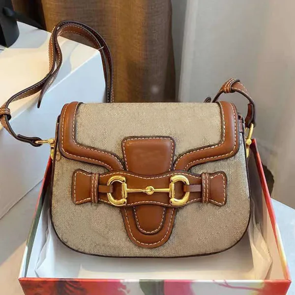 wholesale 2021 Women Flap Cover Half Moon Letters All Over Hand Bags Ladies saddle Real Leather Shoulder Bag female hand bags
wholesale 2021 Women Flap Cover Half Moon Letters All Over Hand Bags Ladies saddle Real Leather Shoulder Bag female hand bags