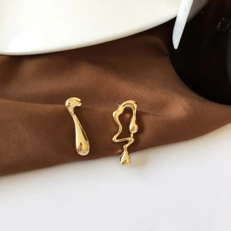 Ding yi Fashion Metal Asymmetrical Stud Earrings Personality Line S925 Silver Needle Earrings, Gold
Ding yi Fashion Metal Asymmetrical Stud Earrings Personality Line S925 Silver Needle Earrings, Gold
