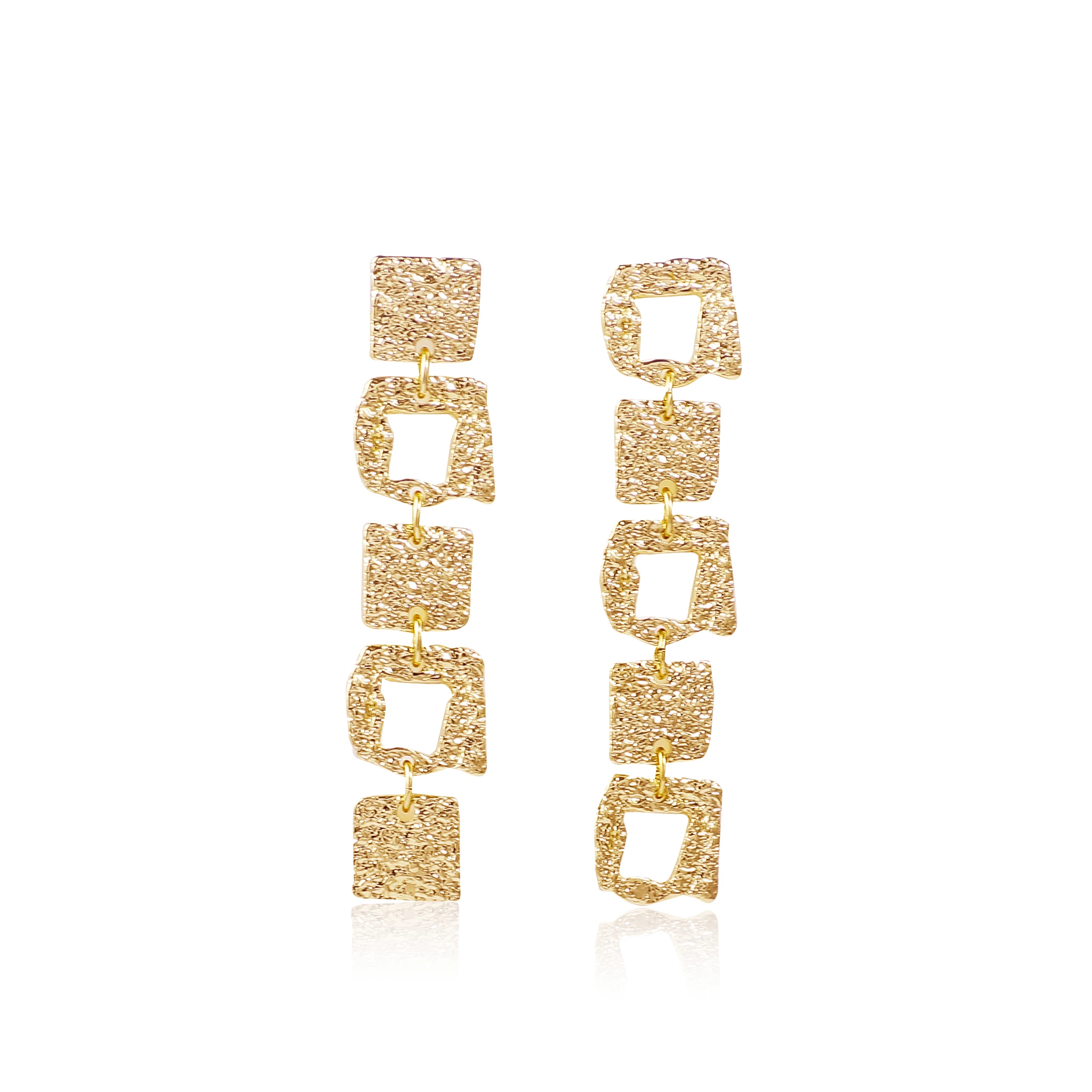 Women's Gold plated Textured Drops Earring Square Sandblast Metals Linked Dangle Earring Drop
Women's Gold plated Textured Drops Earring Square Sandblast Metals Linked Dangle Earring Drop
