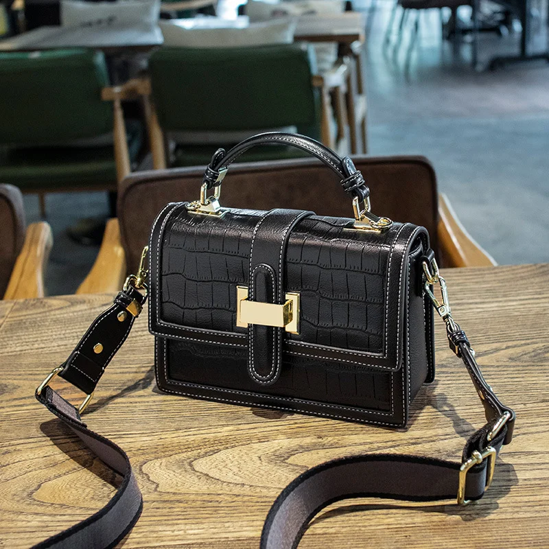 Female bag 2021 new style foreign fashion small square bag chain hand single shoulder messenger bag
Female bag 2021 new style foreign fashion small square bag chain hand single shoulder messenger bag
