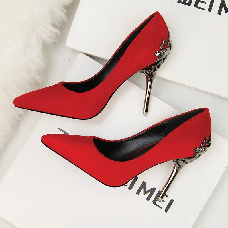 2021 new women's shoes pointed toe high heel wedding shoes wholesale red bridal shoes metal hollow suede stiletto heels
2021 new women's shoes pointed toe high heel wedding shoes wholesale red bridal shoes metal hollow suede stiletto heels